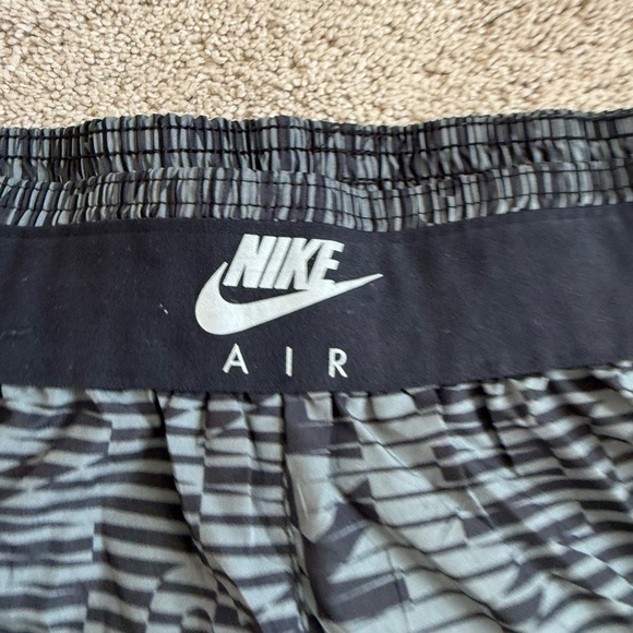 NIKE Air Running Tempo Shorts In Black Print M - Picture 2 of 9